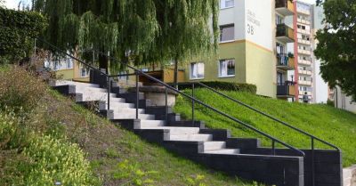 Nowe schody przy Przychodni Zdrowia na Rządzu już gotowe